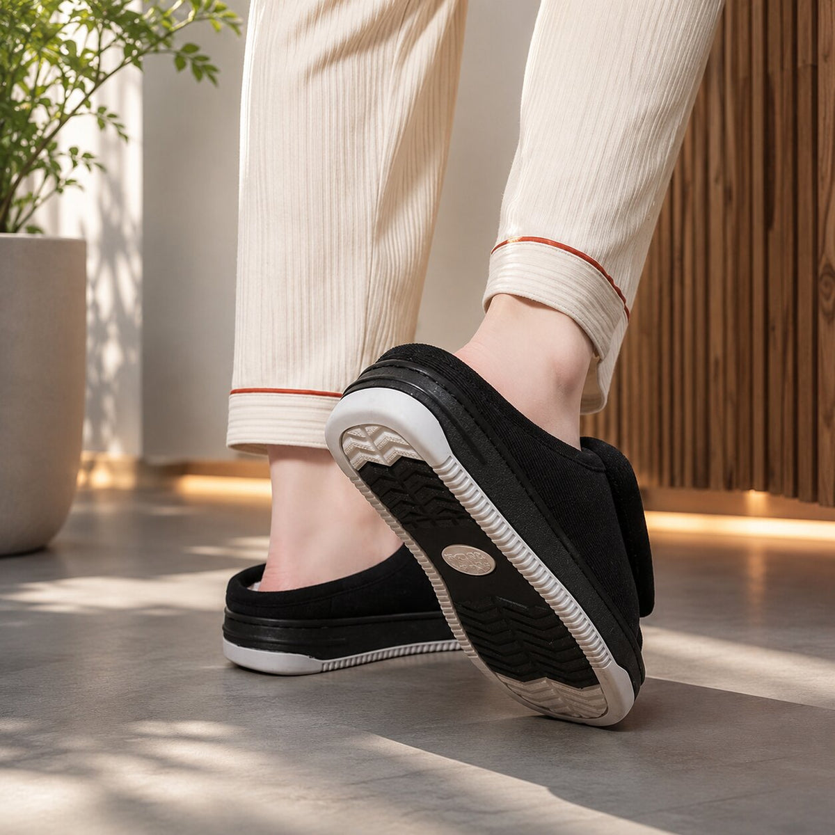 SoftStride™ | Extraweite Hausschuhe für geschwollene Füße mit Klettverschluss