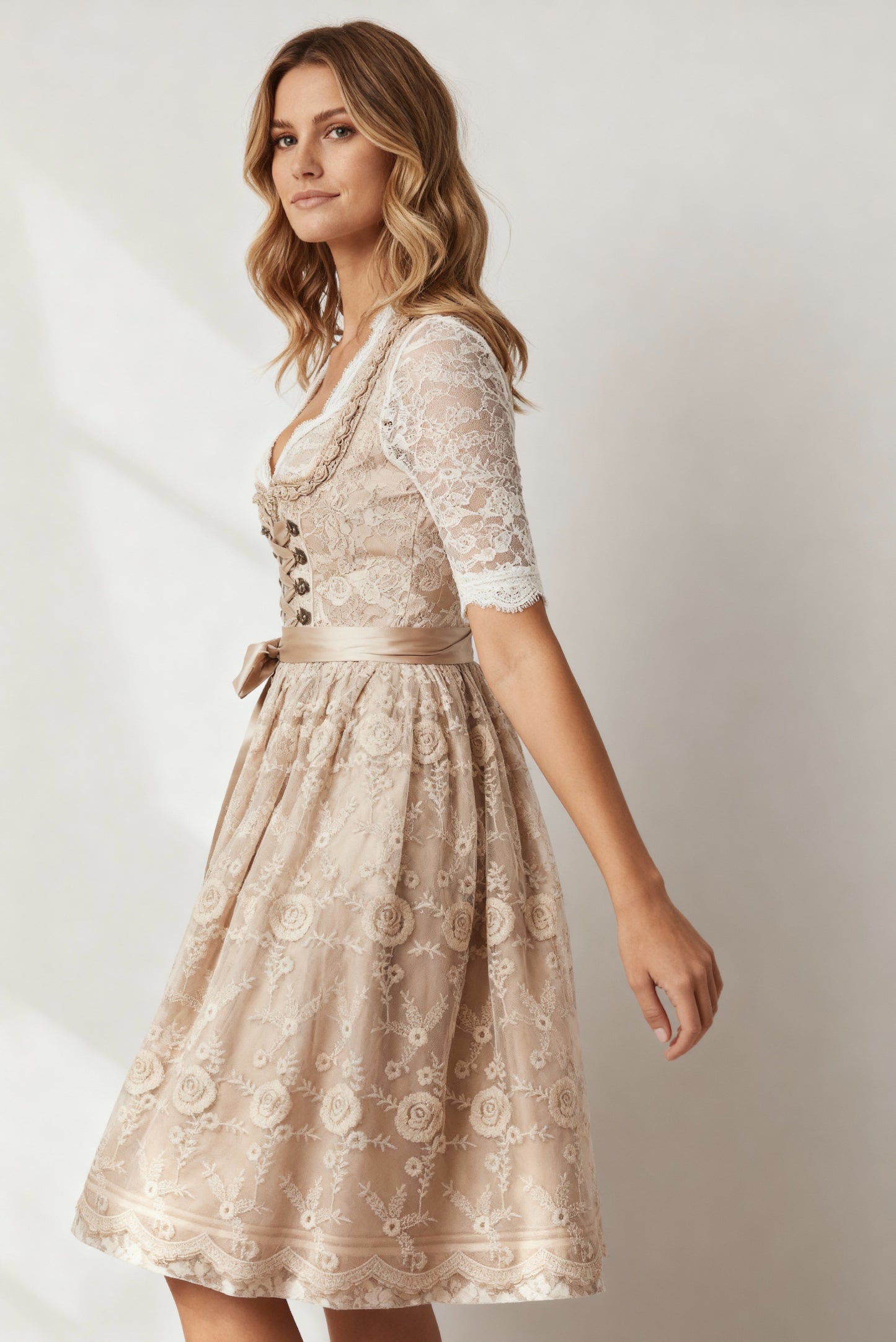 Dirndl Traditionnel Femme | Robe Allemande avec Corset à Lacets & Blouse en Dentelle