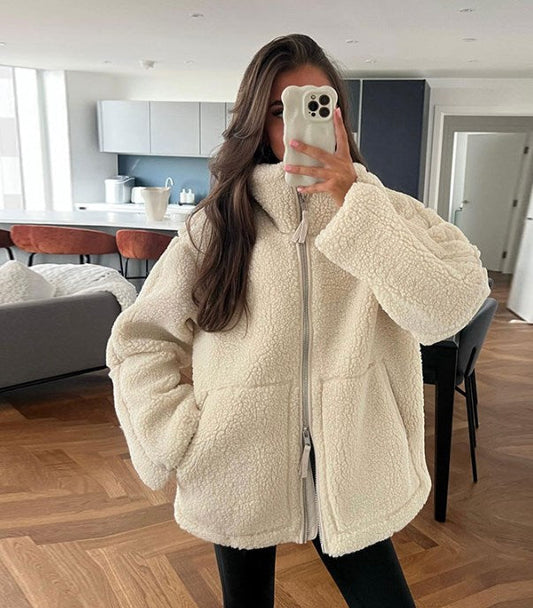 Corisande-Marie | Veste oversize femme en peluche teddy avec fermeture éclair et col montant