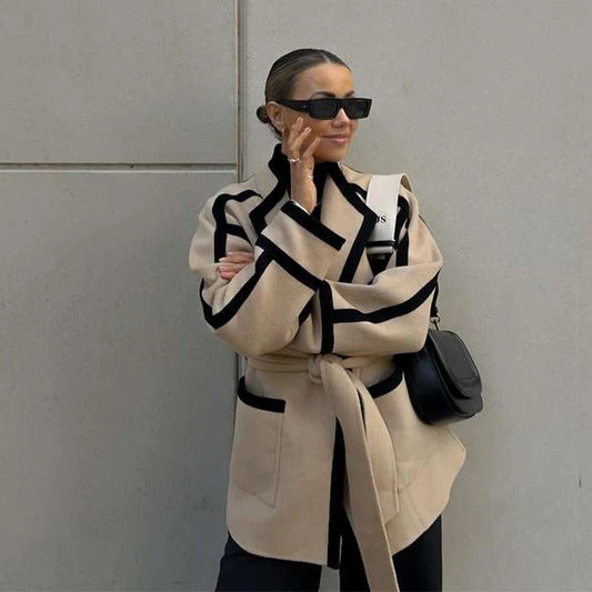 Géraldine | Blazer Manteau Femme Khaki avec Ceinture à Nouer et Détails Contrastés