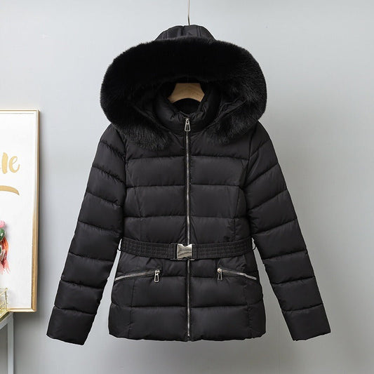 Clarisse | Doudoune Femme Cintrée avec Ceinture, Capuche Amovible à Finition Fourrure et Design Matelassé