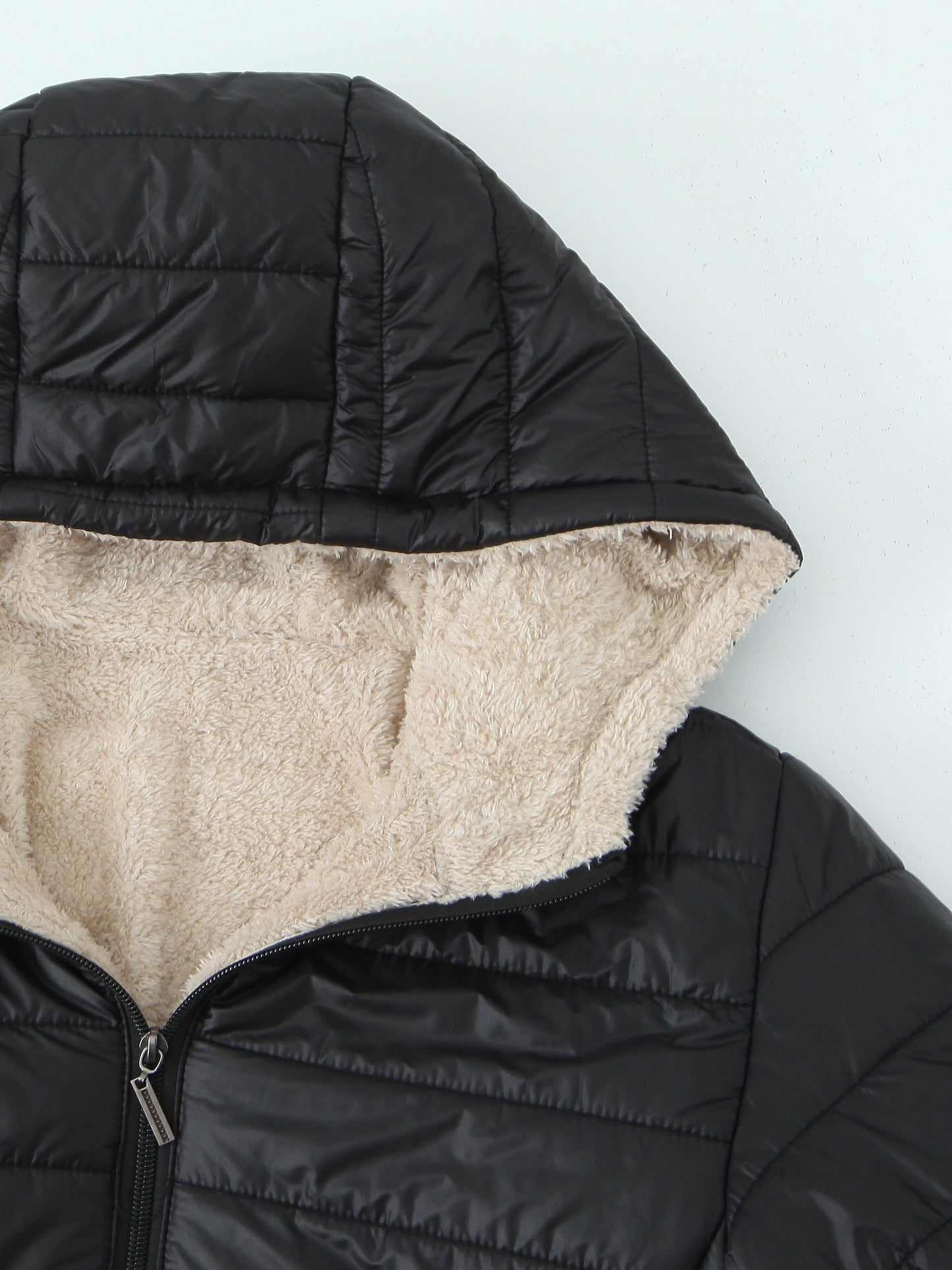 Vienna-Rose | Veste Matelassée Femme Noire à Capuche, Fermeture Zippée et Doublure Polaire Chaude