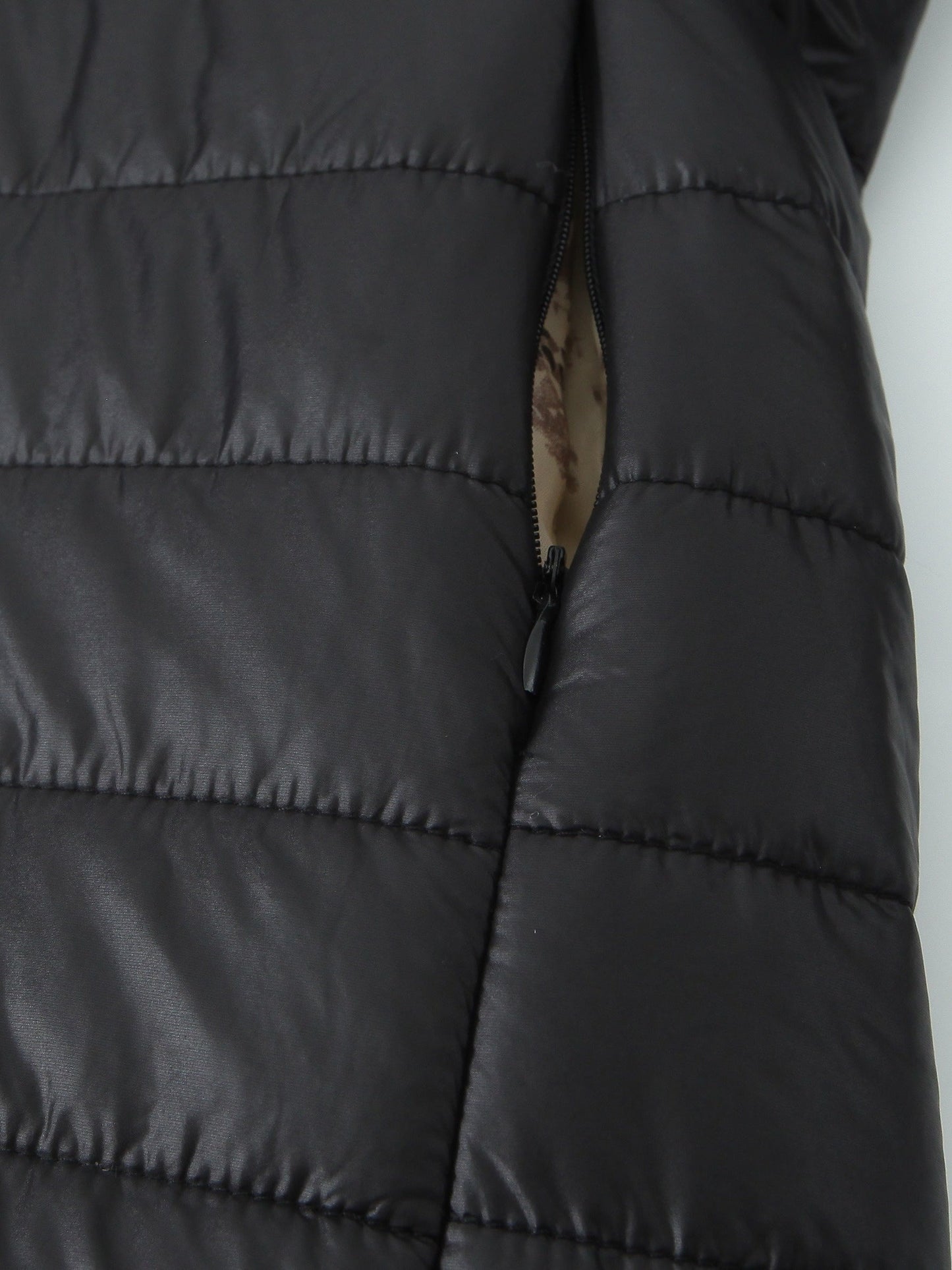 Vienna-Rose | Veste Matelassée Femme Noire à Capuche, Fermeture Zippée et Doublure Polaire Chaude