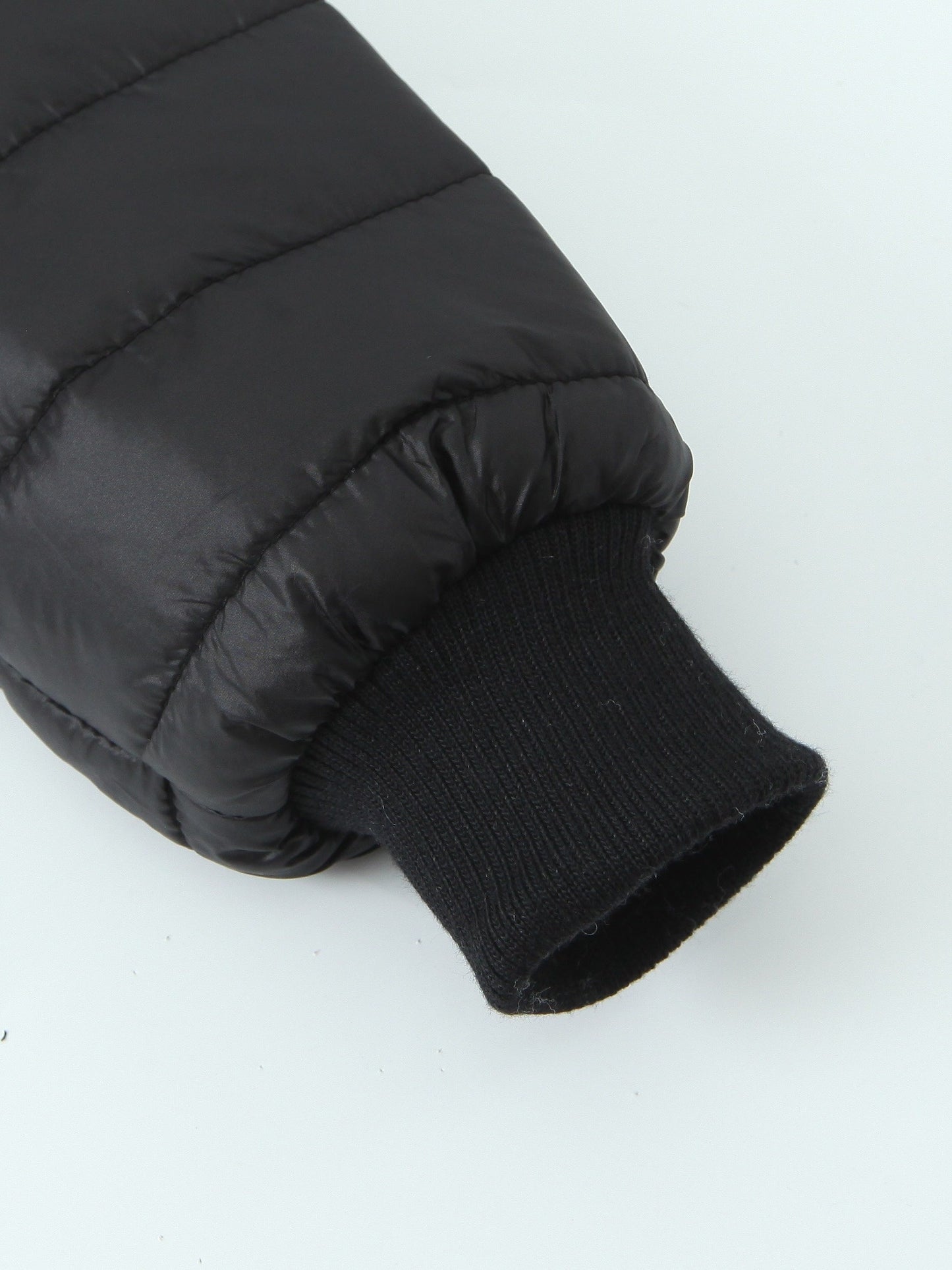 Vienna-Rose | Veste Matelassée Femme Noire à Capuche, Fermeture Zippée et Doublure Polaire Chaude