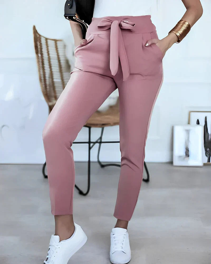 Annabelle | Pantalon Tailoré Femme avec Ceinture Détail - Coupe Slim Parfait pour Bureau et Occasions Décontractées