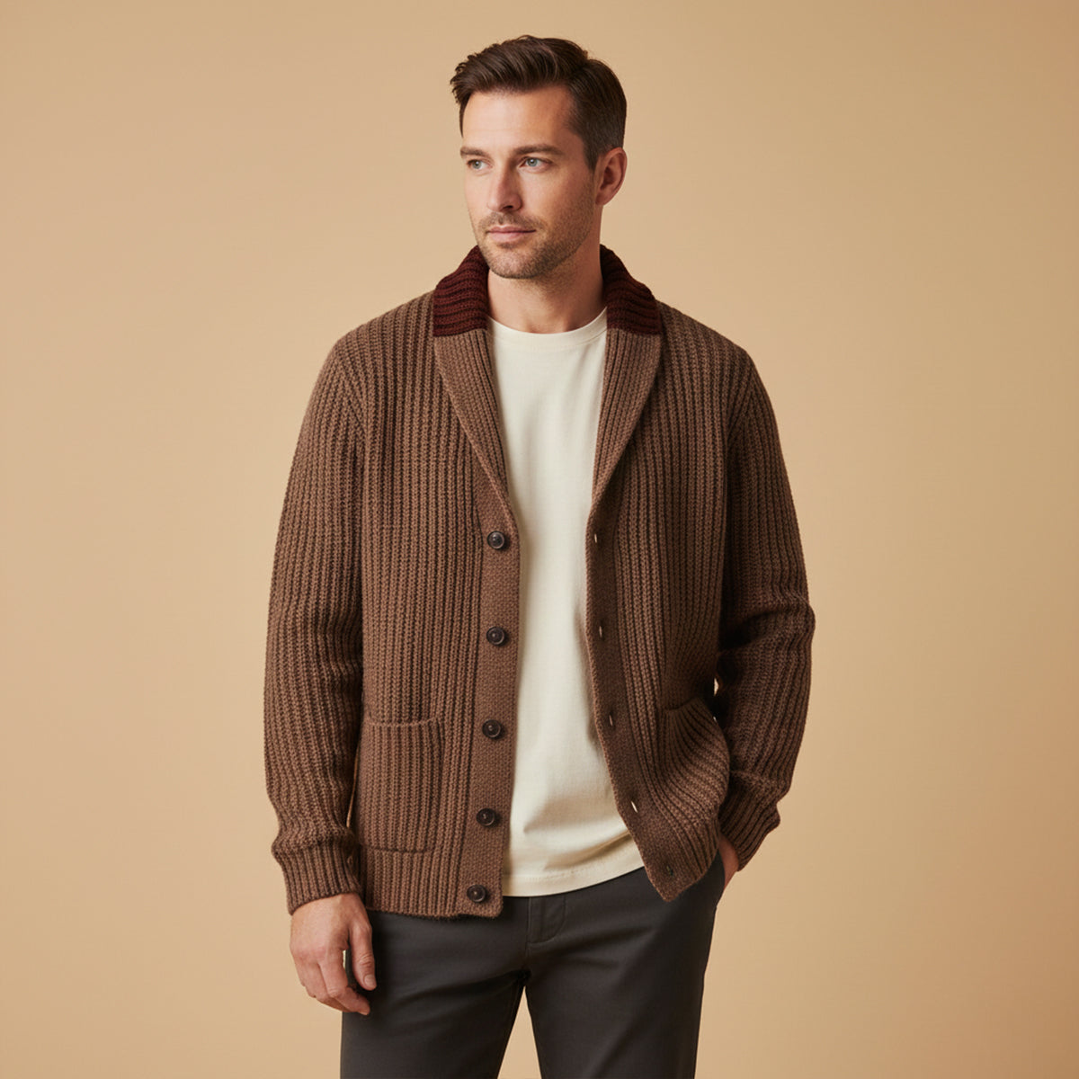 Cardigan Homme Structuré avec Revers – Style, Confort et Polyvalence