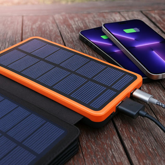 SolarKraft™ | Solar-Powerbank 20.000 mAh mit 4 Solarpanels und LED-Taschenlampe
